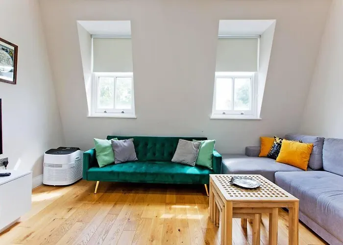 Cute 1Bed Duplex Kensington No5